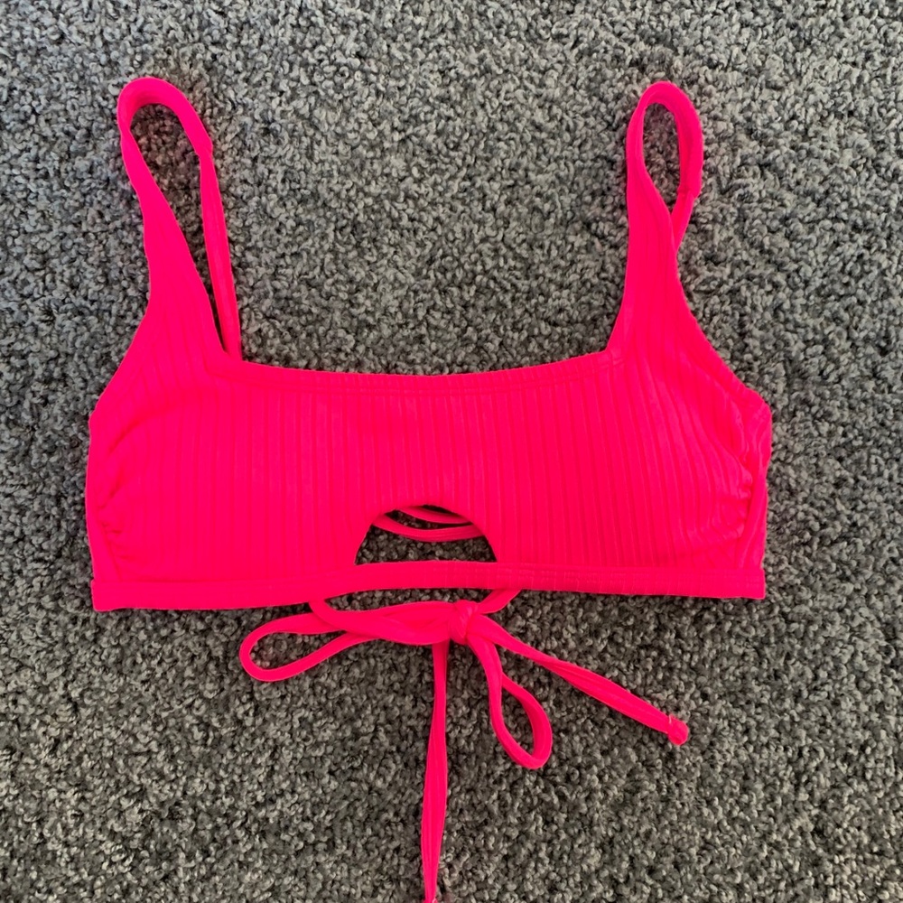 NWOT Pink bikini top women’s M